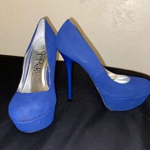 Deb’s high heels navy blue size 8